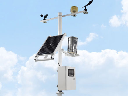 在水庫旁,建立了氣象站 在水庫旁,建立了氣象站